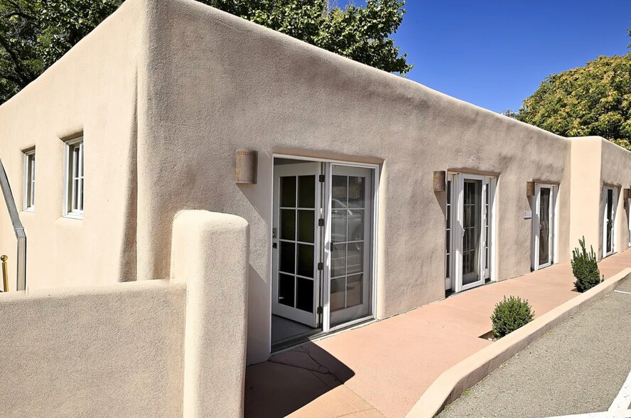 417 E Palace Ave, Santa Fe, NM à louer - Photo de l’immeuble – Image 2 sur 9