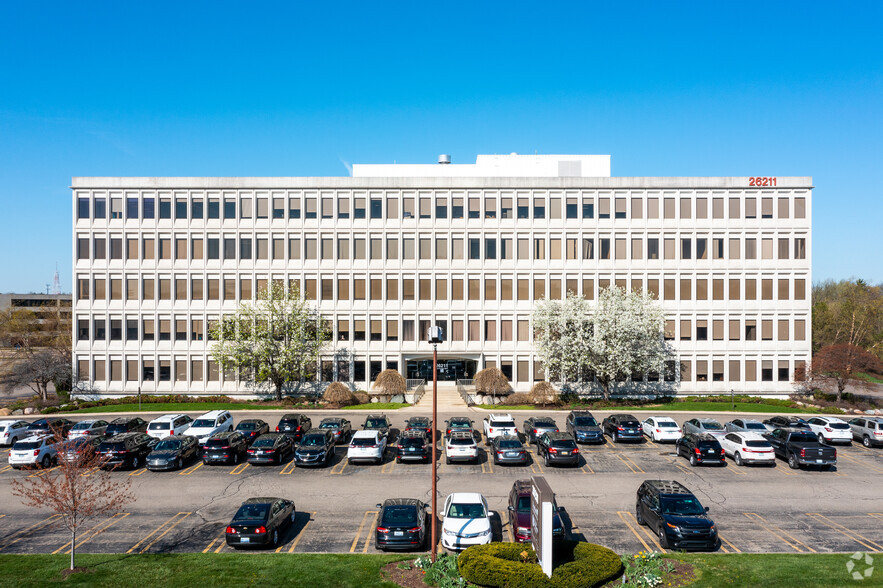 26211 Central Park Blvd, Southfield, MI à louer - Photo de l’immeuble – Image 3 sur 22