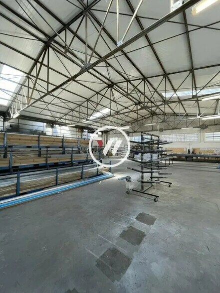 Industriel/Logistique dans Gémenos à louer - Photo de l’immeuble – Image 1 sur 8
