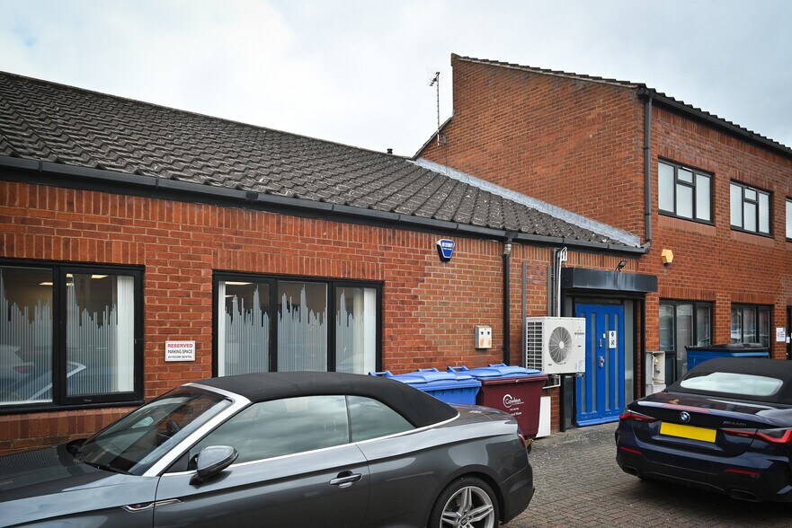 Walker Ave, Milton Keynes à louer - Photo de l’immeuble – Image 2 sur 5