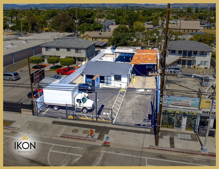 13449 Van Nuys Blvd, Pacoima, CA à vendre - Photo principale – Image 1 sur 21