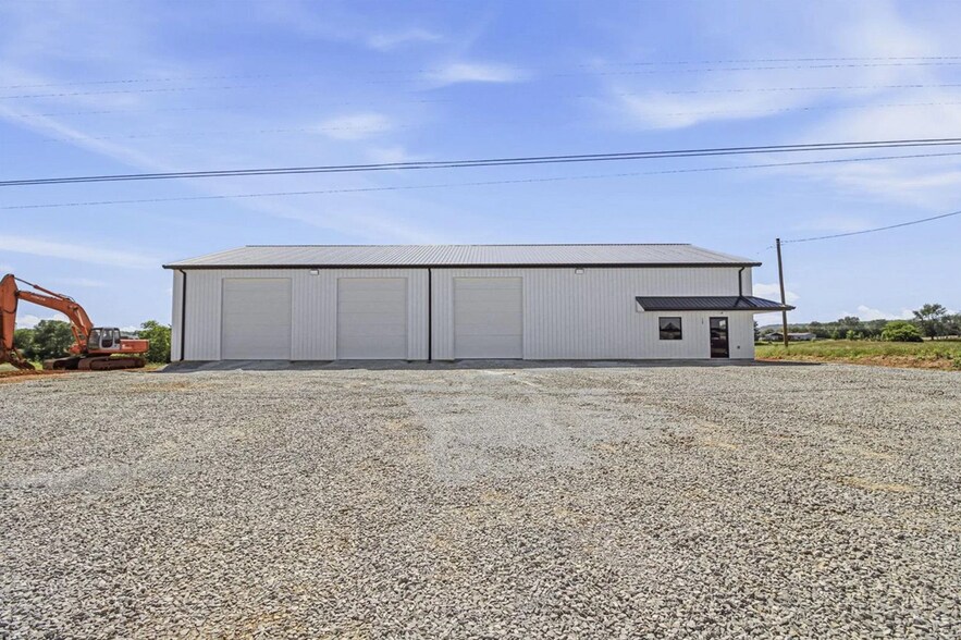 7565 Happy Valley Rd, Cave City, KY à vendre - Photo de l’immeuble – Image 2 sur 10
