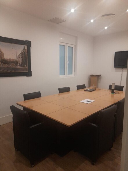 Immeuble residentiel dans Madrid, Madrid à vendre - Photo intérieure – Image 3 sur 3