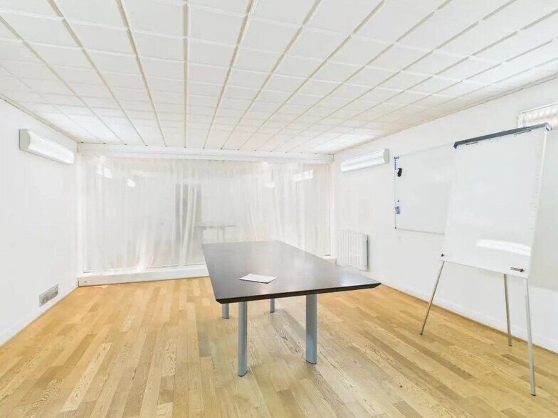 Local commercial dans Paris à louer - Photo de l’immeuble – Image 2 sur 9