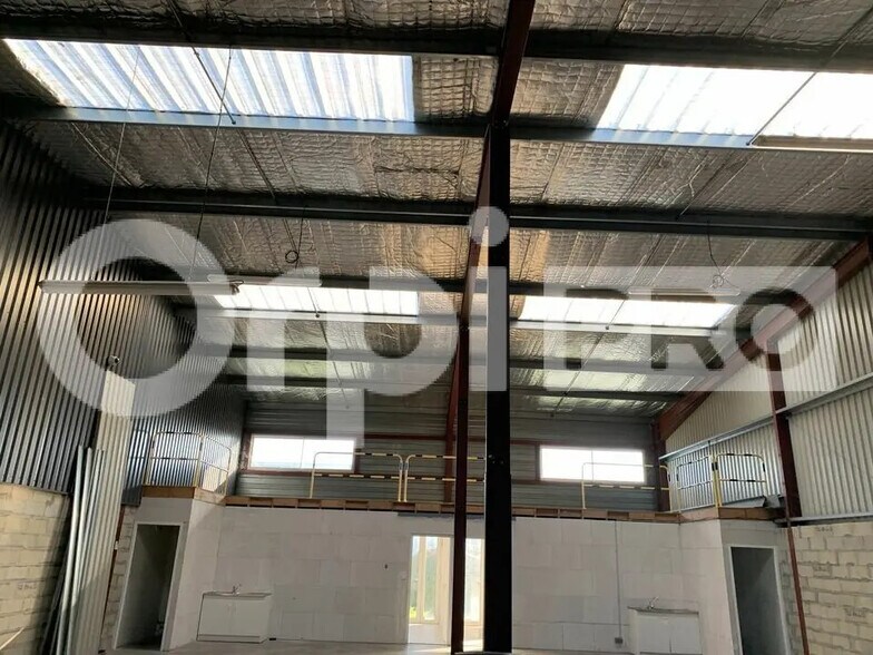 Local d'activités dans SAINT-JEAN-D'ILLAC à vendre - Photo de l’immeuble – Image 1 sur 5