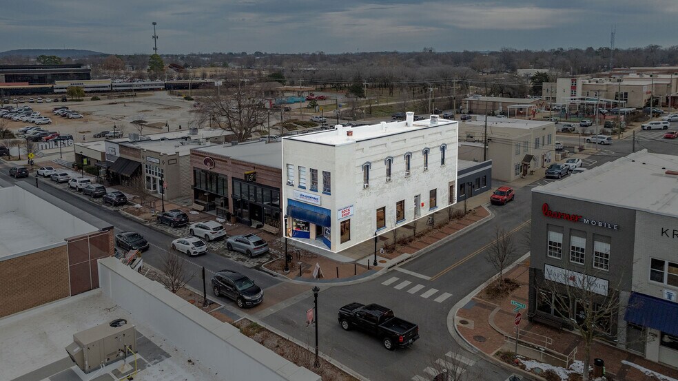 101 Holcomb St, Springdale, AR à louer - Photo de l’immeuble – Image 2 sur 14