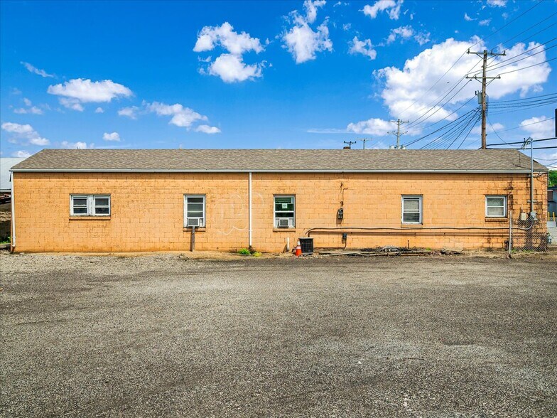 2503 Duss Ave, Ambridge, PA à vendre - Photo de l’immeuble – Image 3 sur 7