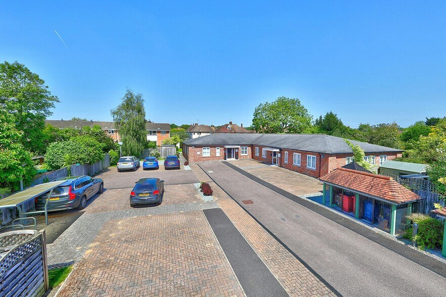 Dedmere Rd, Marlow à vendre - Photo de l’immeuble – Image 2 sur 8