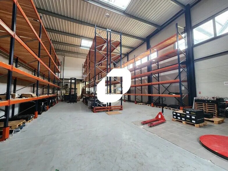 Local d’activités dans SAINT CYR L ECOLE à louer - Photo intérieure – Image 3 sur 12