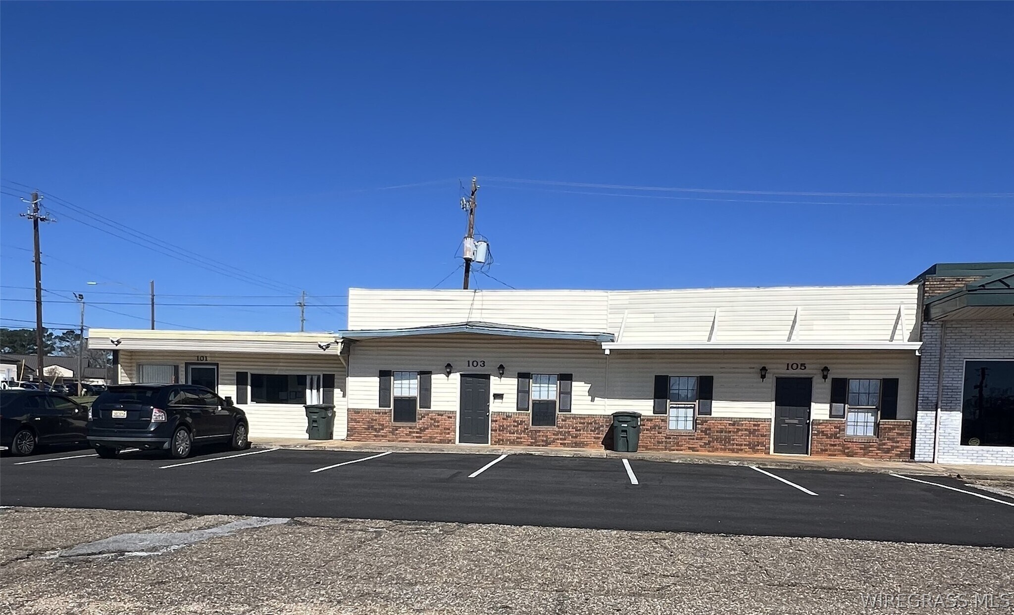 501 Plaza Drive #101,103,105 portefeuille de 3 biens à vendre sur LoopNet.fr Photo principale– Image 1 sur 3