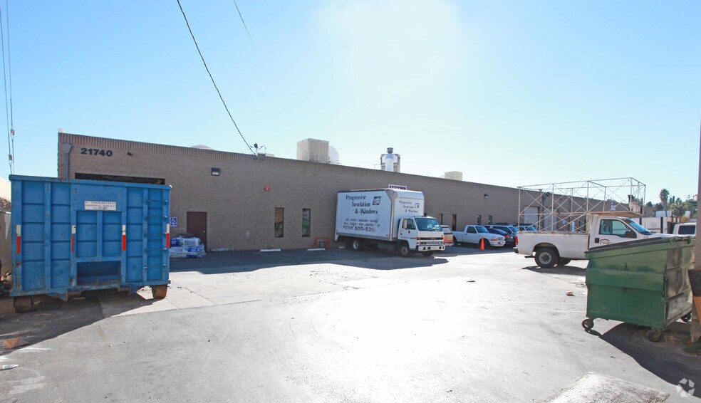 21740-21748 Marilla St, Chatsworth, CA à louer - Photo de l’immeuble – Image 2 sur 4