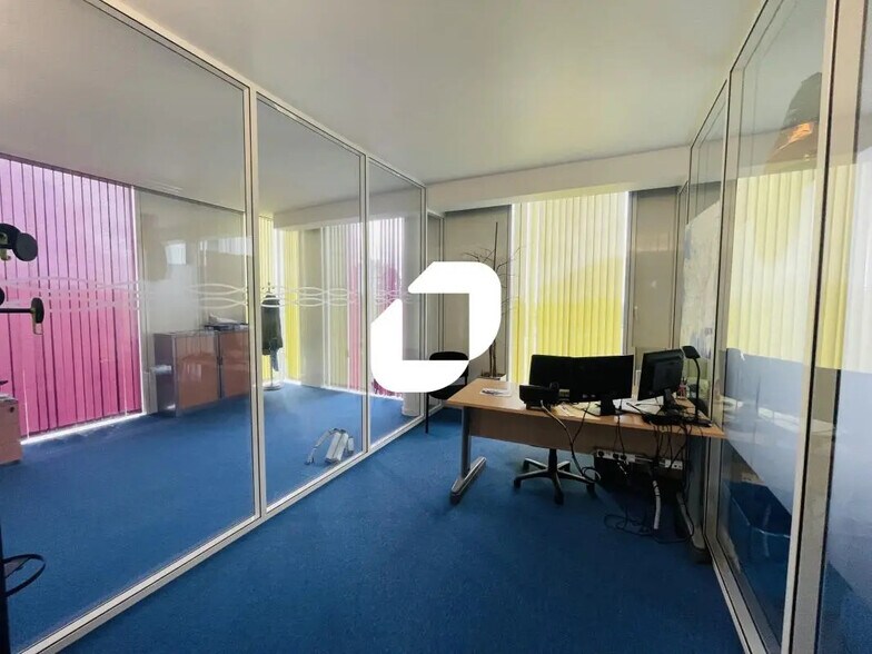Bureau dans Lieusaint à louer - Photo de l’immeuble – Image 3 sur 11