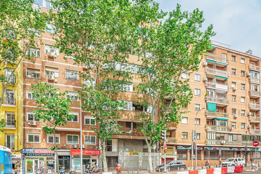 Local commercial dans Madrid, Madrid à louer - Photo de l’immeuble – Image 2 sur 2