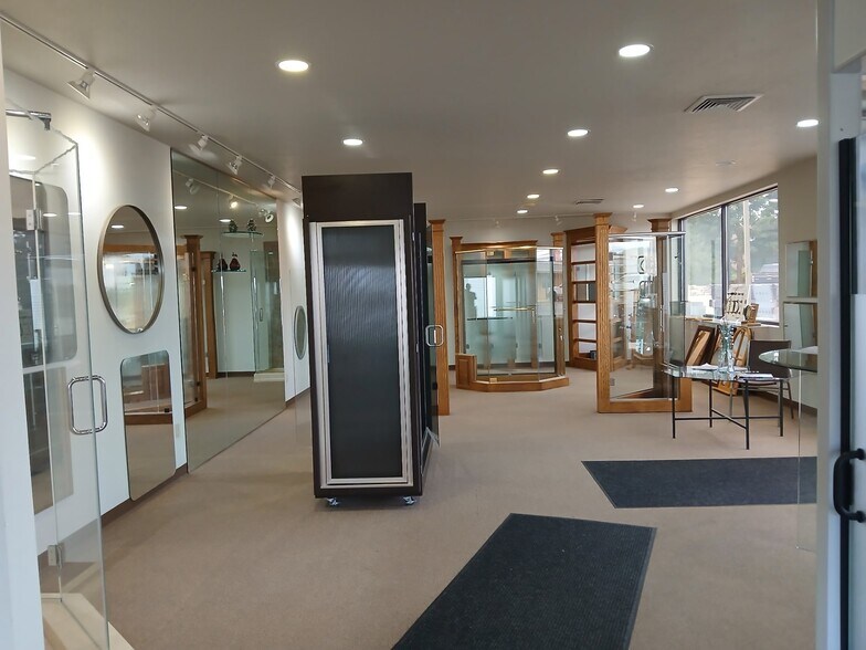 953 Egg Harbor Rd, Sturgeon Bay, WI à vendre - Photo de l’immeuble – Image 3 sur 5