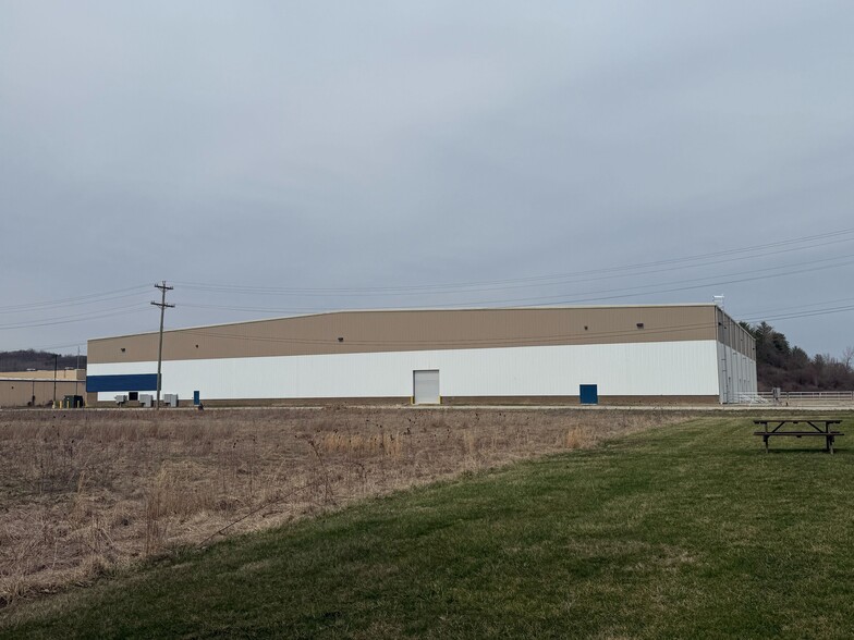 5885 Industrial Dr., Athens, OH à louer - Photo de l’immeuble – Image 2 sur 7