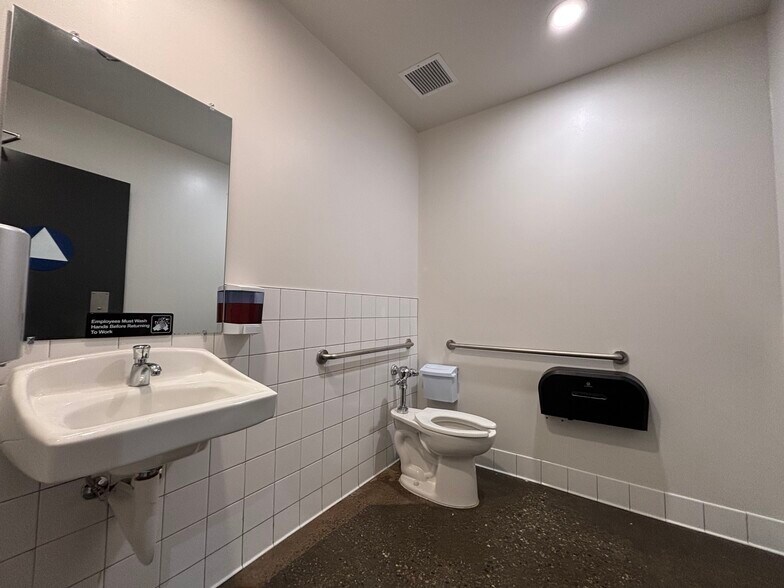 17531 Griffin Ln, Huntington Beach, CA à louer - Photo de l’immeuble – Image 2 sur 19