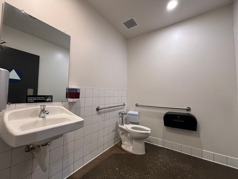 17531 Griffin Ln, Huntington Beach, CA à vendre - Photo de l’immeuble – Image 3 sur 18