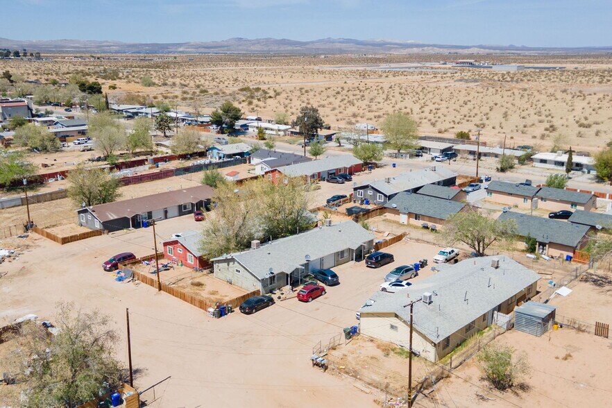 12023 Chamberlaine Way, Adelanto, CA à vendre - Photo de l’immeuble – Image 3 sur 16