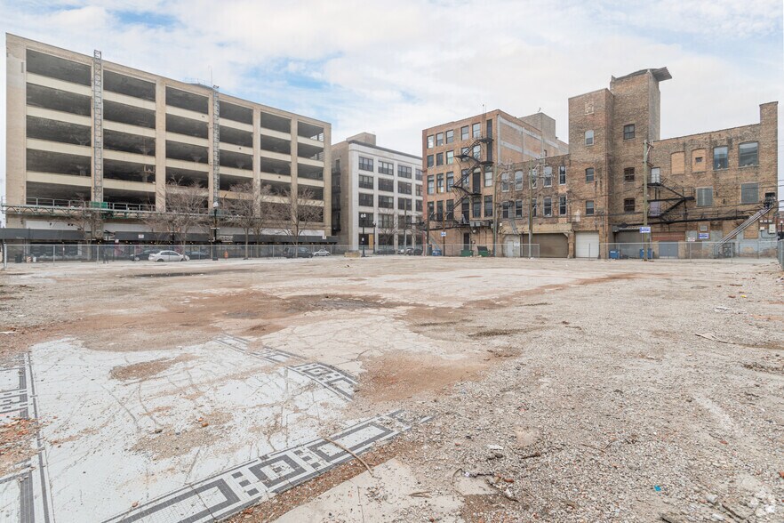 2222 S Indiana Ave, Chicago, IL à louer - Photo de l’immeuble – Image 3 sur 3