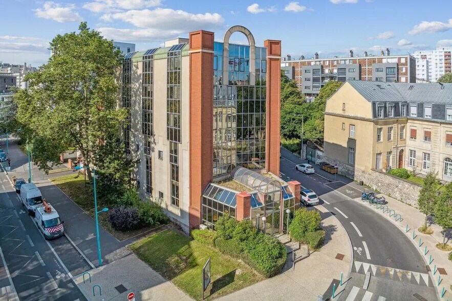 Bureau dans Gentilly à vendre - Photo de l’immeuble – Image 2 sur 16