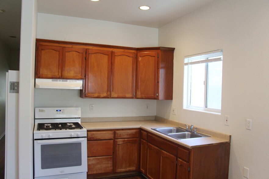 638 E 7 ST, Long Beach, CA à vendre - Photo de l’immeuble – Image 3 sur 9