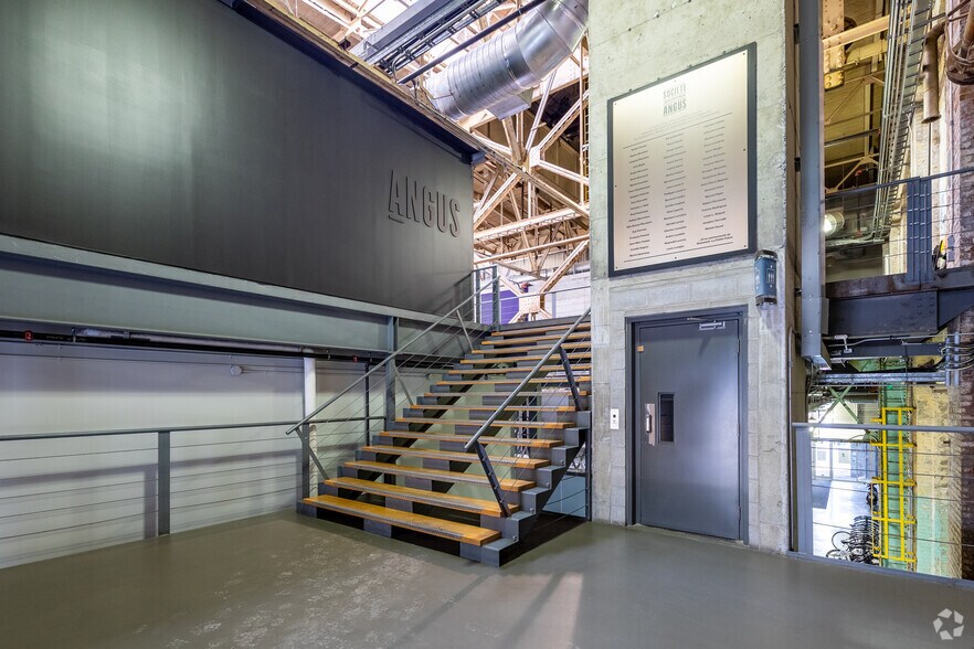 2600 Rue William Tremblay, Montréal, QC à louer - Hall d’entrée – Image 2 sur 50
