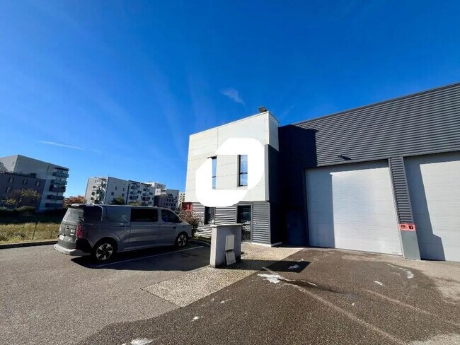 Plus de détails pour Local d’activités à vendre