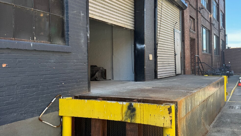 276 Greenpoint Ave, Brooklyn, NY à louer - Photo de l’immeuble – Image 2 sur 3