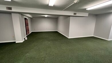 185 W State St, Granby, MA à louer Photo intérieure– Image 1 sur 2