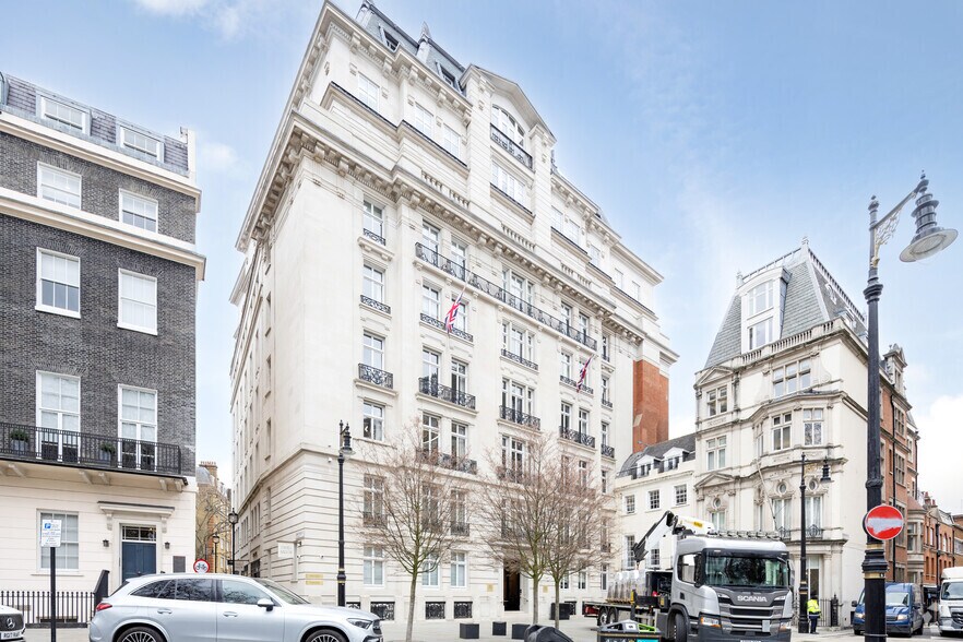 25 Berkeley Sq, Londres à louer - Photo principale – Image 1 sur 6