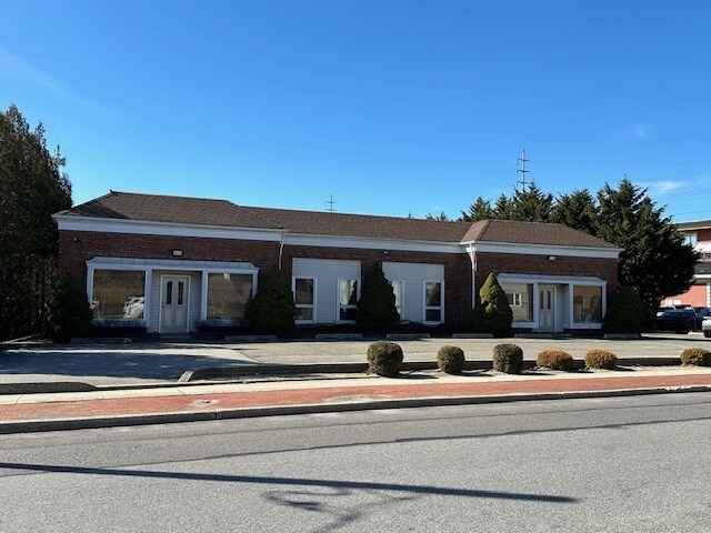 20 John St, Amityville, NY à louer - Photo de l’immeuble – Image 1 sur 16