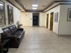 5440 W Sahara Ave, Las Vegas, NV à vendre Photo intérieure– Image 2 sur 7