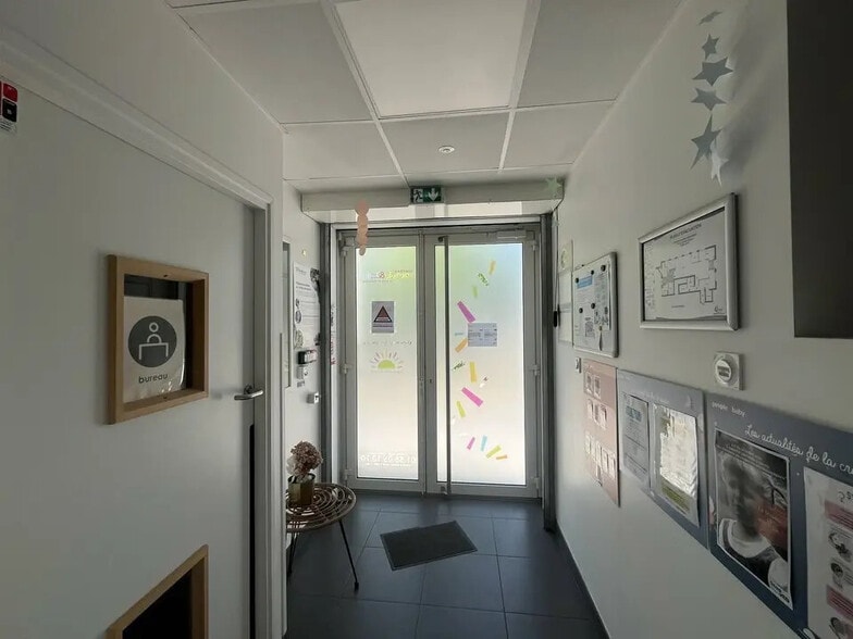 Local commercial dans Lyon à louer - Hall d’entrée – Image 3 sur 15