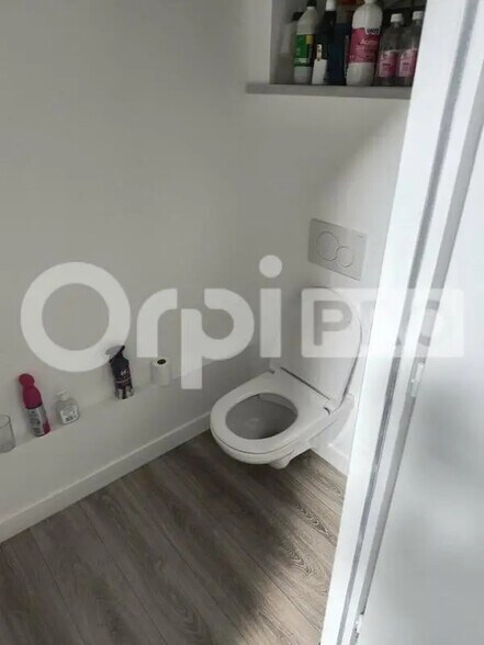 Local d’activités dans Cernay-lès-Reims à louer - Photo de l’immeuble – Image 3 sur 5