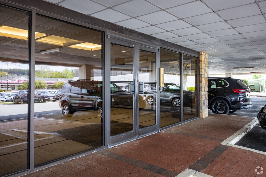 1035 Rt 46 E, Clifton, NJ à louer - Photo de l’immeuble – Image 3 sur 16