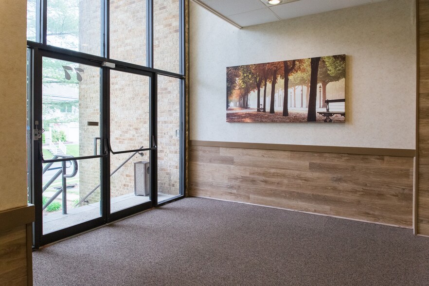 77 Milltown Rd, East Brunswick, NJ à louer - Hall d’entrée – Image 3 sur 11