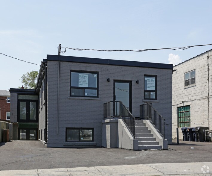 136 16th St, Toronto, ON à louer - Photo principale – Image 1 sur 2