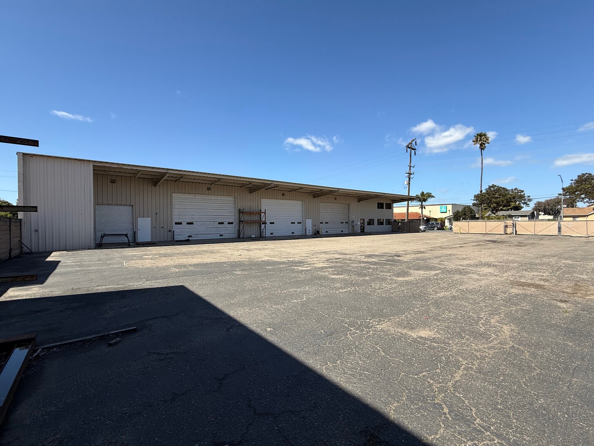 1120 W Cook St, Santa Maria, CA à louer Photo principale– Image 1 sur 5
