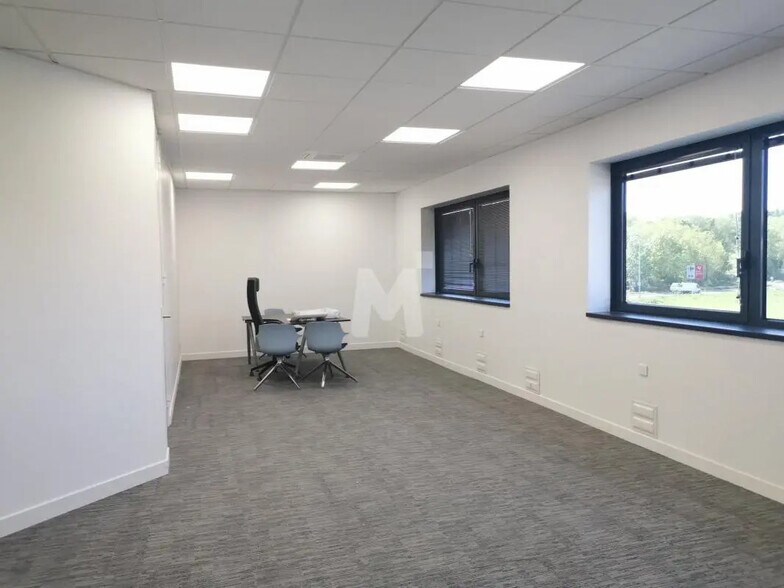 Bureau dans Palaiseau à louer - Photo de l’immeuble – Image 1 sur 7
