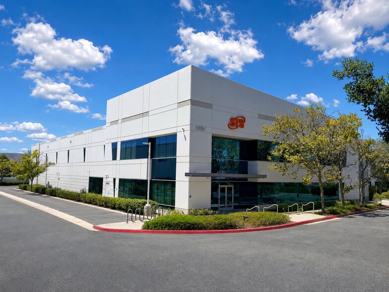 130 W Cochran St, Simi Valley, CA à louer - Photo de l’immeuble – Image 3 sur 11