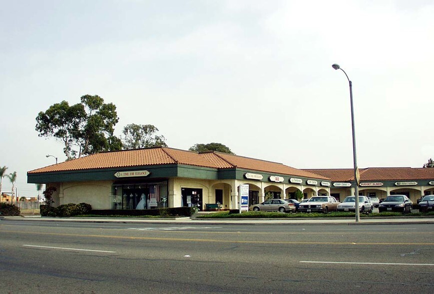 10660-10708 Los Alamitos Blvd, Los Alamitos, CA à louer - Photo de l’immeuble – Image 3 sur 12