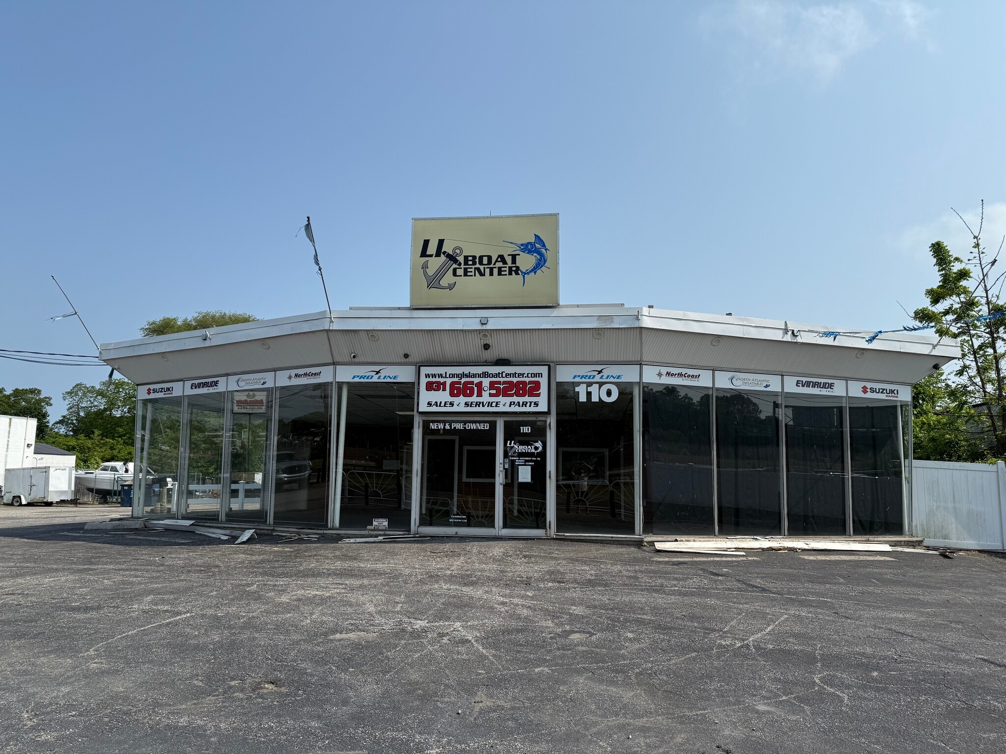 110 Sunrise Hwy, West Islip, NY à louer Photo de l’immeuble– Image 1 sur 4