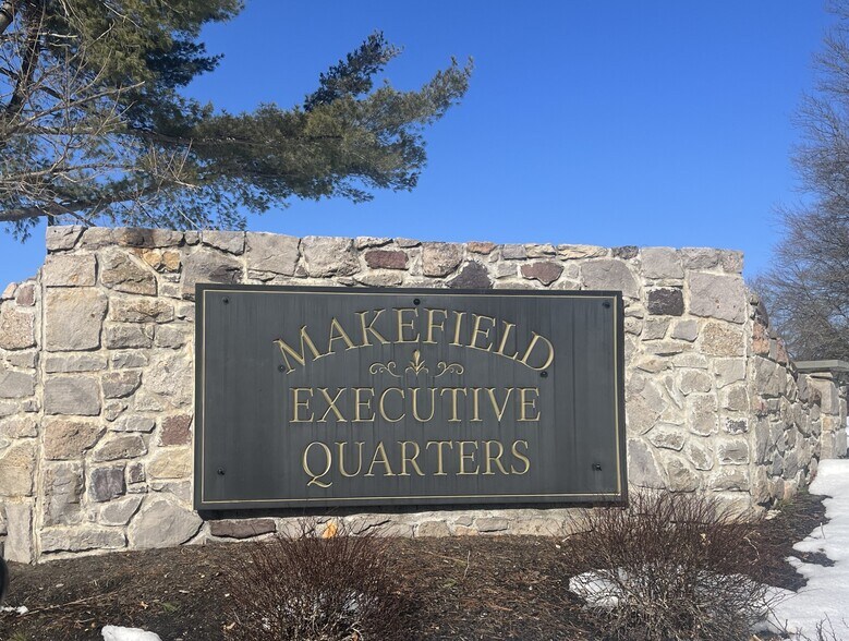 301 Oxford Valley Rd, Yardley, PA à louer - Photo de l’immeuble – Image 2 sur 9