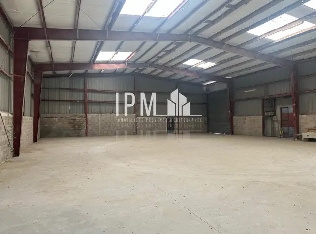 Local d’activités dans Aubagne à louer - Photo intérieure – Image 2 sur 16