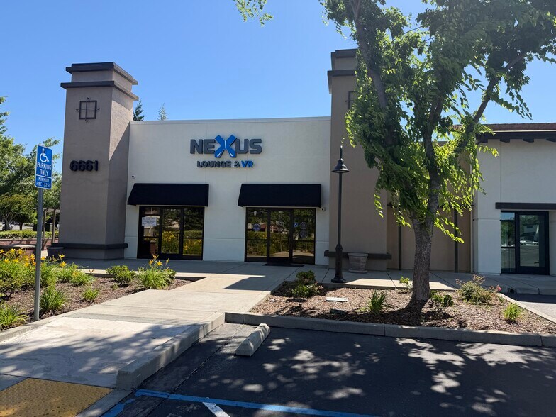 Blue Oaks Blvd, Rocklin, CA à louer - Photo de l’immeuble – Image 2 sur 4