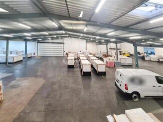 Plus de détails pour Local d'activités à louer