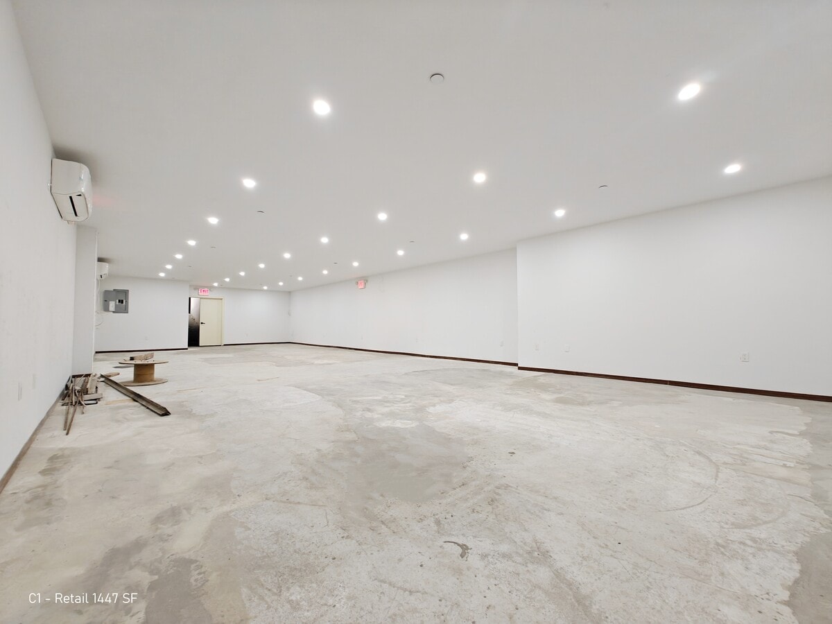 1546 Broadway, Brooklyn, NY 11221 - Lot C1 -  - Photo intérieure - Image 1 of 5