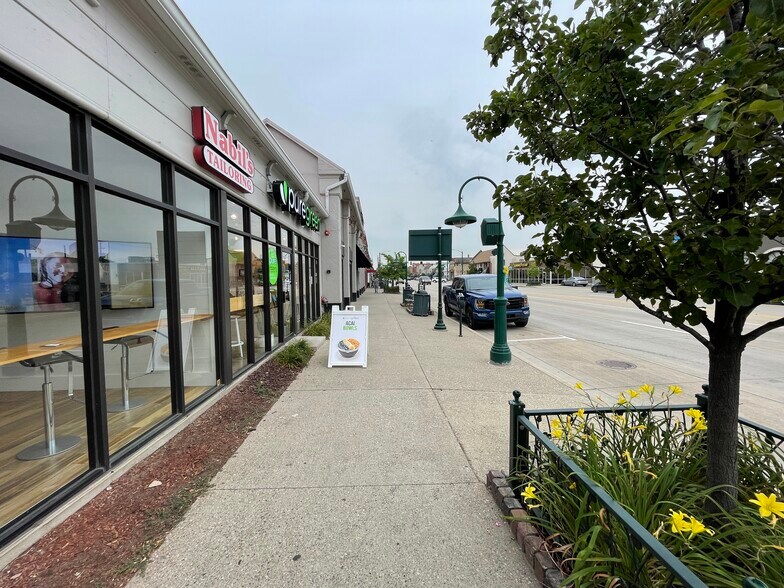 205 S Main St, Rochester, MI à louer - Photo de l’immeuble – Image 3 sur 8