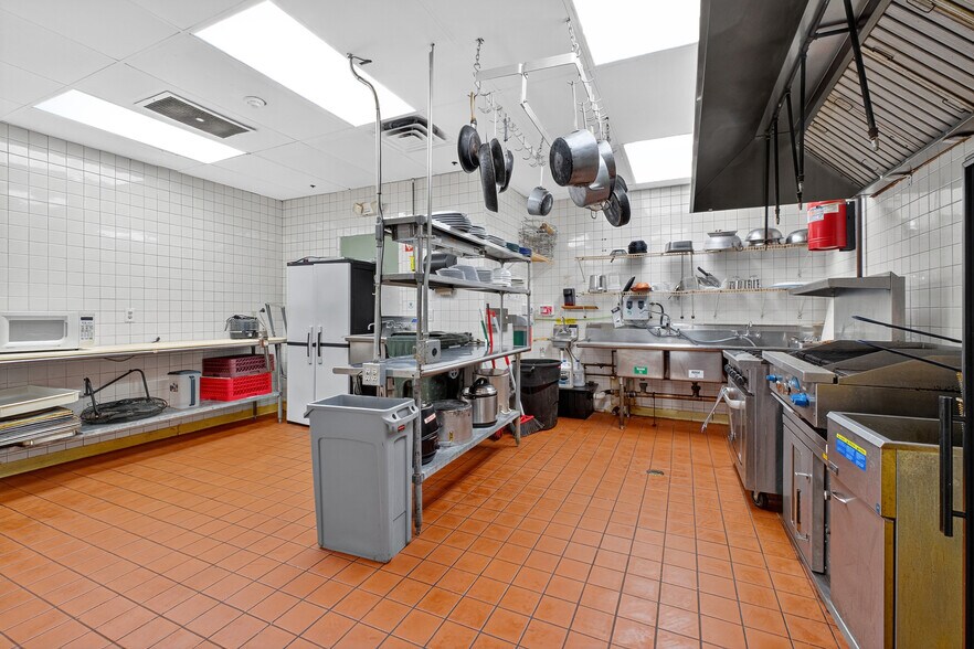 1220 Oregon Rd, Cortlandt Manor, NY à louer - Photo de l’immeuble – Image 3 sur 26