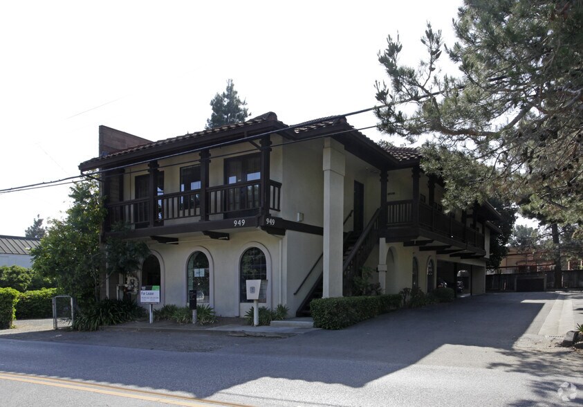 949 Sherwood Ave, Los Altos, CA à louer - Photo de l’immeuble – Image 2 sur 2